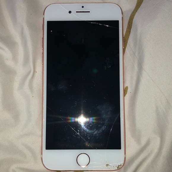 iPhone 7! Rose gold works wonders! Cracked a bit but works other than that.